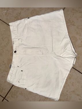 Levi silverTab High-Rise White Denim Shorts — Women's Classic Fit